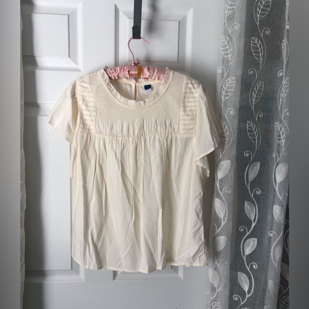 New old navy Flutter-Sleeve Smocked Pintucked Swing Blouse top size M